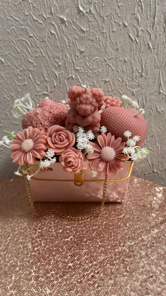Premium Gift Box of Handmade Candles – Roses