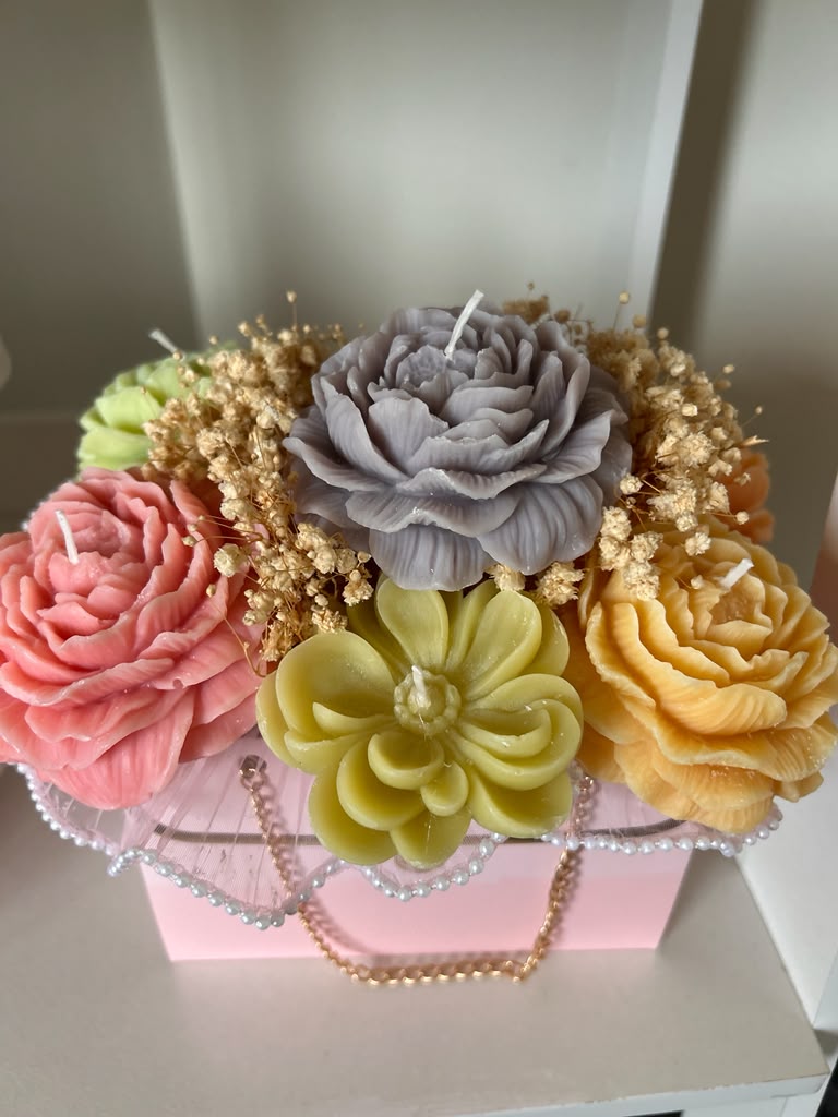 Premium Gift Box of Handmade Candles – Roses