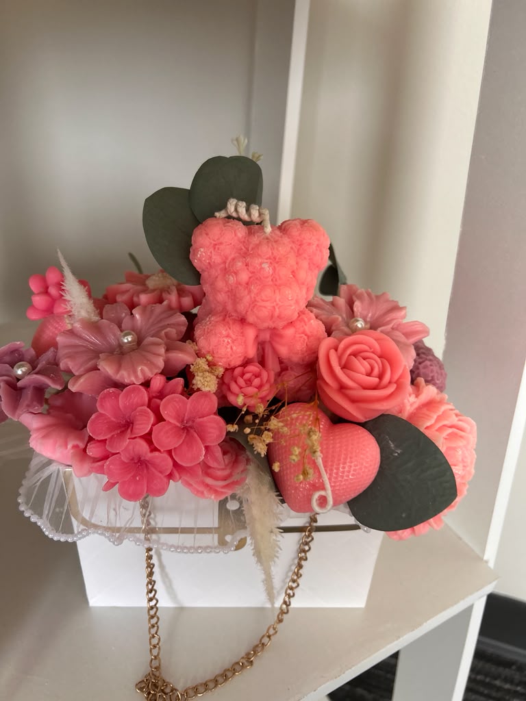 Premium Gift Box of Handmade Candles – Roses